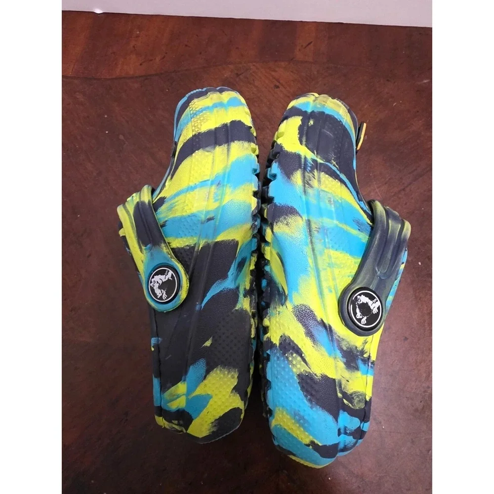 Crocs Kids C9 Tie-Dye Clogs Bee Charm‎ & Fuzzy Lined Interior Casual Relax